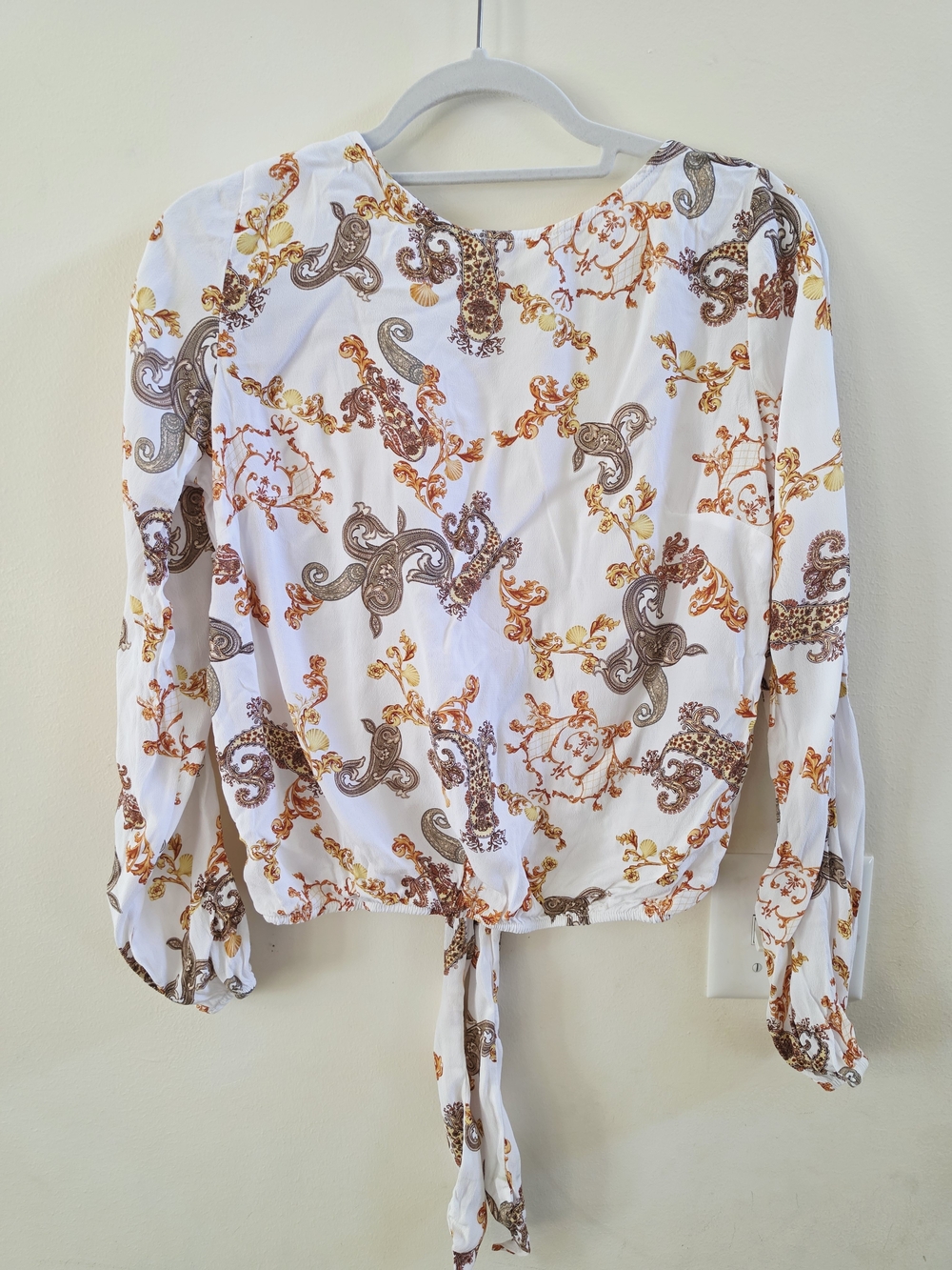 NWOT! Women’s White Paisley Tie-Back Open Back Blouse Size EU 40